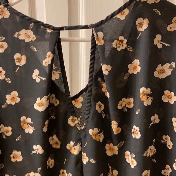 ASTR grey floral blouse - Picture 3 of 3